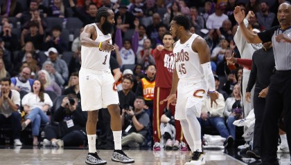 米切尔：哈登提升队友的能力让我解脱 我可以蹲底角&amp;让他掌控比赛