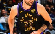 海洋之神·hy590官网-詹姆斯造NBA神迹！东契奇42+5+12完胜哈登，湖人轻取骑士18战16胜