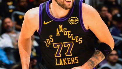 海洋之神·hy590官网-詹姆斯造NBA神迹！东契奇42+5+12完胜哈登，湖人轻取骑士18战16胜